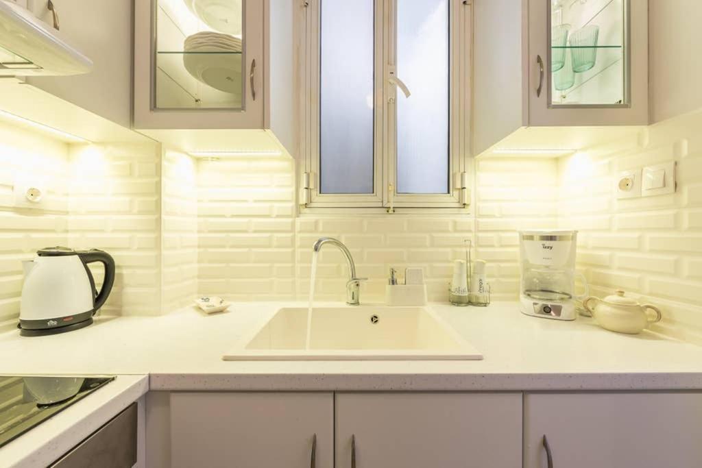 New! Bright & Remodeled 1Bed Apt 2Min Walk To Acropolis Athens Luaran gambar